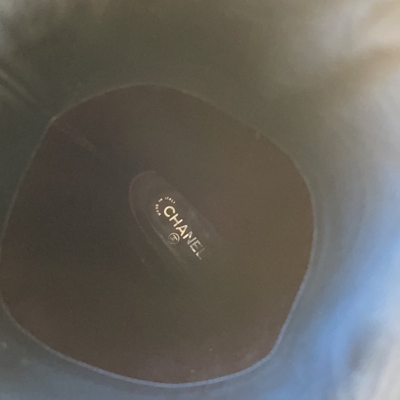 SOLD!!!! Authentic Chanel Interlocking CC Patent Leather Boots Size 37 C - Picture 14 of 15